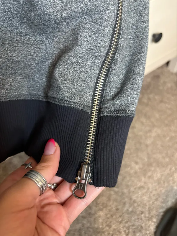 Lululemon Sweatshirt size 8 gray - Image 6