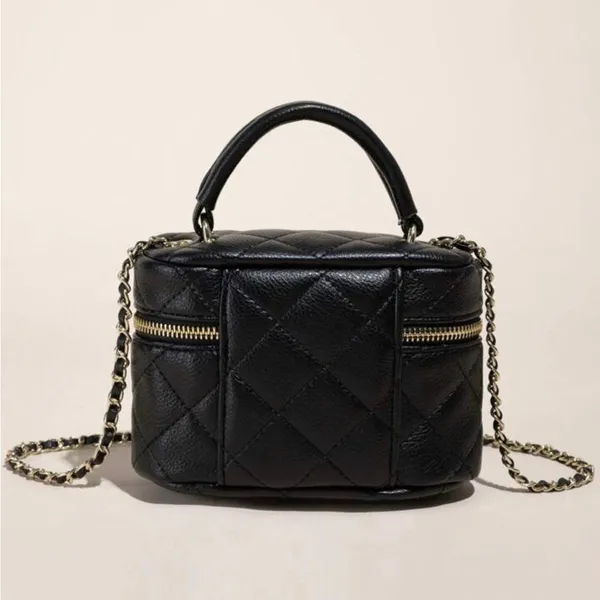 Elegant Black Quilted Handbag - Image 7