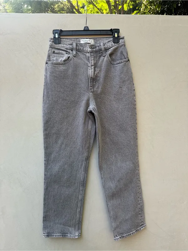 Abercrombie Curve Love 90s Straight Ultra High Rise Gray Jeans Size 27 - Image 3