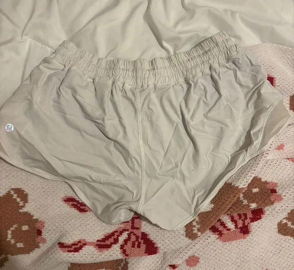 Lululemon Hotty Hot Shorts White 2.5" - Image 2