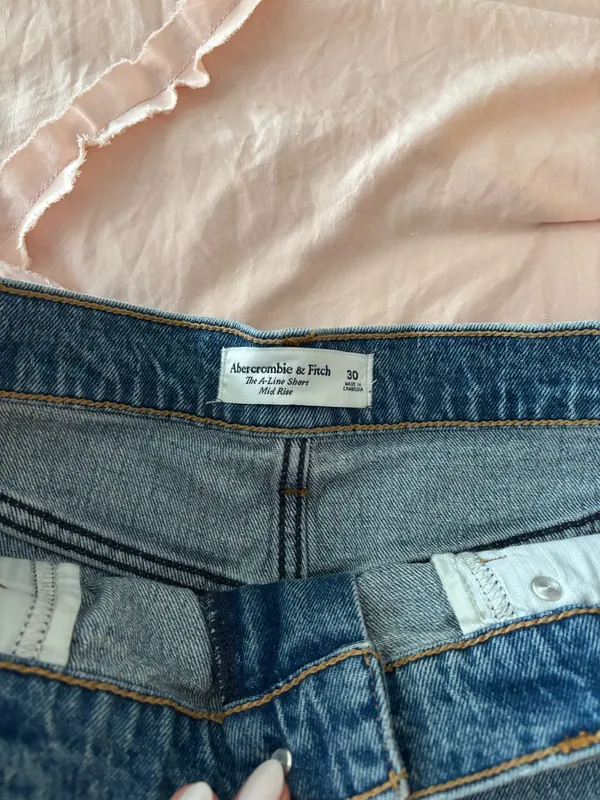 Abercrombie The A-Line Short Mid Rise 30 - Image 4