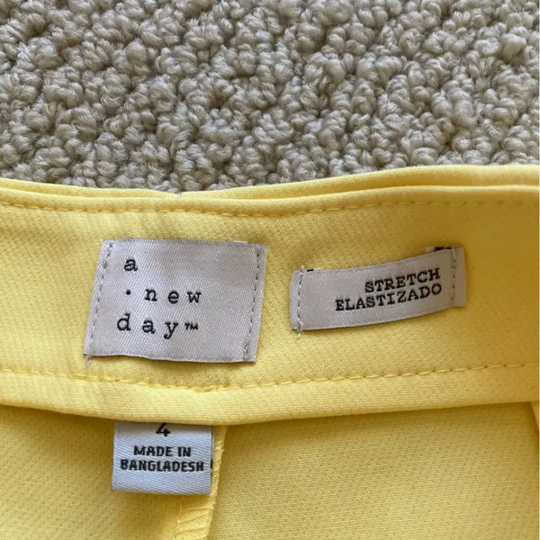 A New Day Bright Yellow Pleated Shorts High Rise Tailored Size 4 Pocket Like New - Image 6