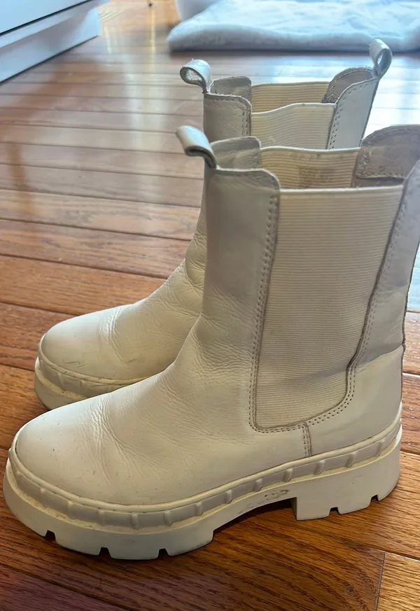 Boots - Image 3