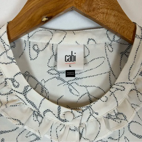 Cabi 4232 Women White Blue Abstract Scribble Ruffle‎ Collar Button Blouse Large - Image 3