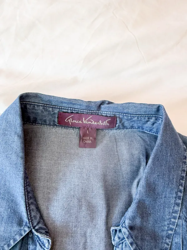 Gloria Vanderbilt Blue Denim Button Down Blouse Size Large - Image 3
