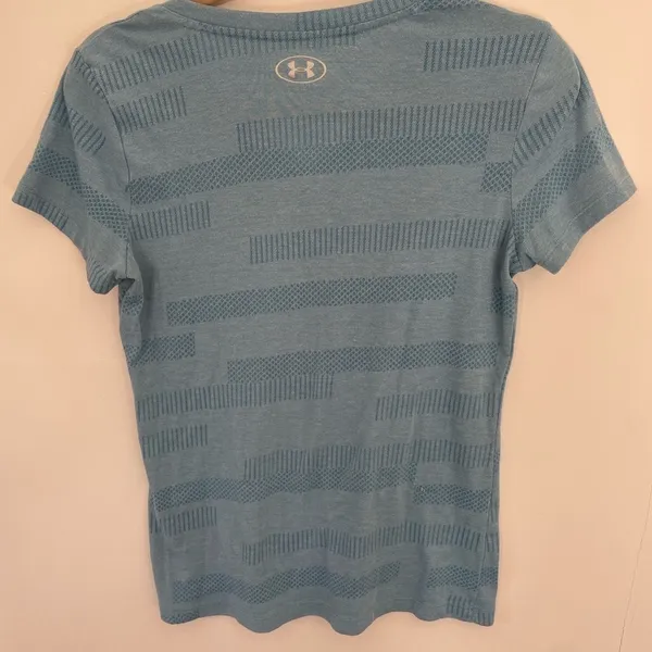 Under armor heat gear top loose size small - Image 3