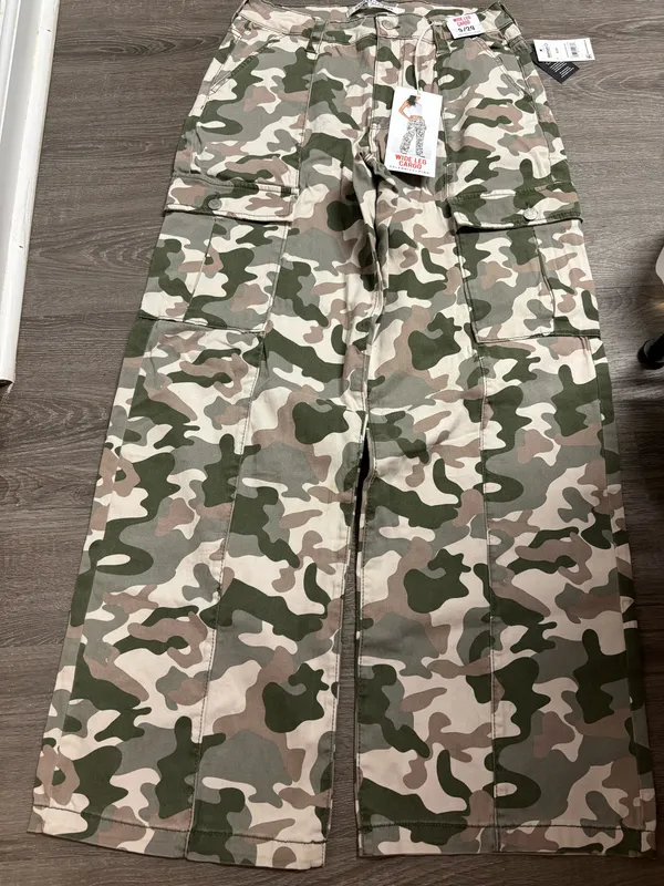 Camouflage flare legs cargo pants Sz9/29 - Image 6