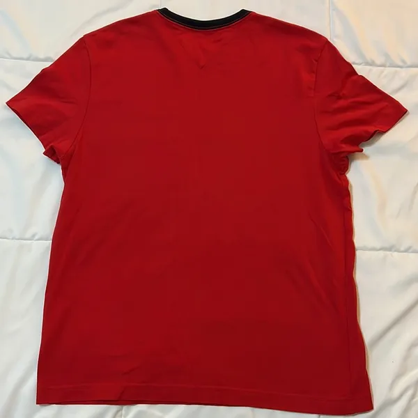 Tommy Hilfiger women’s T-shirt! Looks Awesome! 😍😍 - Image 4