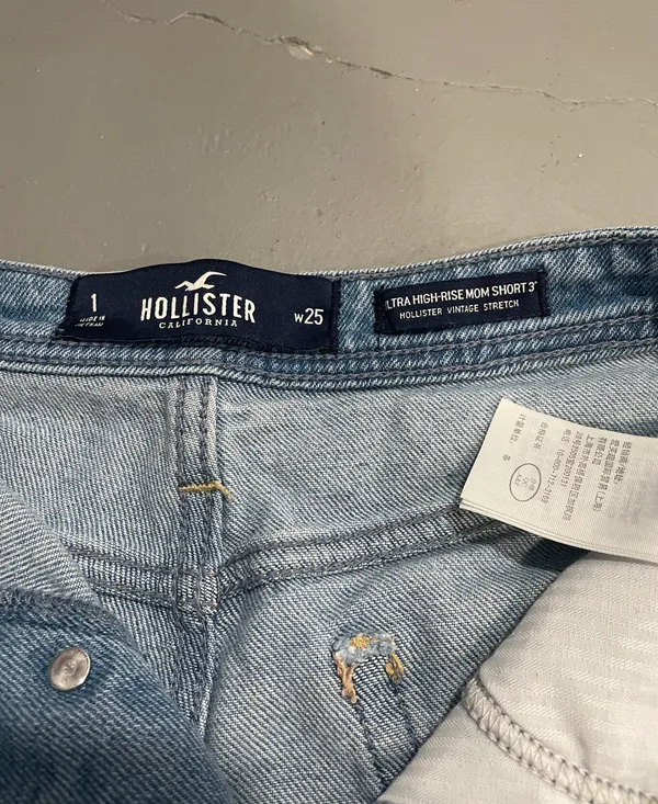 Hollister Ultra High-Rise Mom Shorts - Image 4