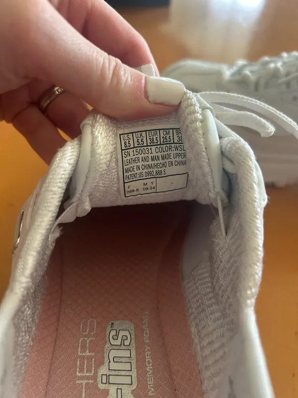 D'Lites Skechers Women’s Sneakers - Image 3