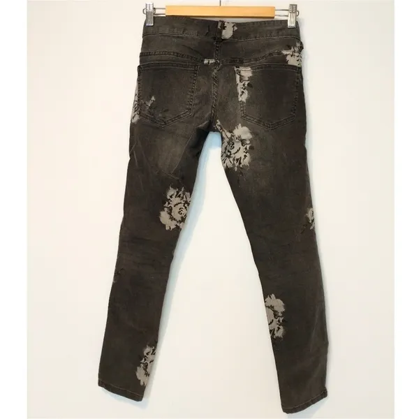 EUC Free People Dark Grey Floral Skinny Jeans - Image 4