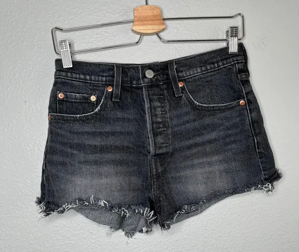 Levis 501 black charcoal quality denim button fly shorts size 25 - Image 5