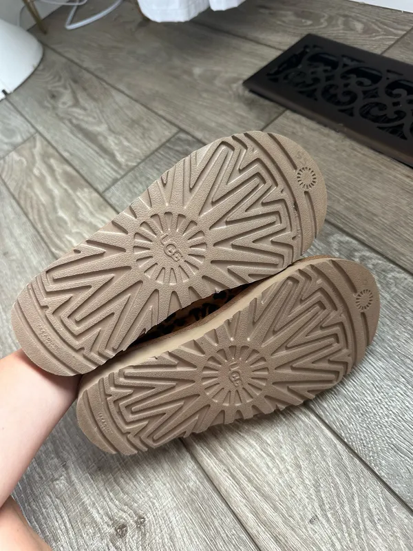 UGG Slippers - Image 3