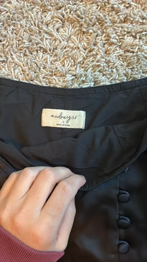 Audrey 3+1 Black silk mini skirt - Image 5