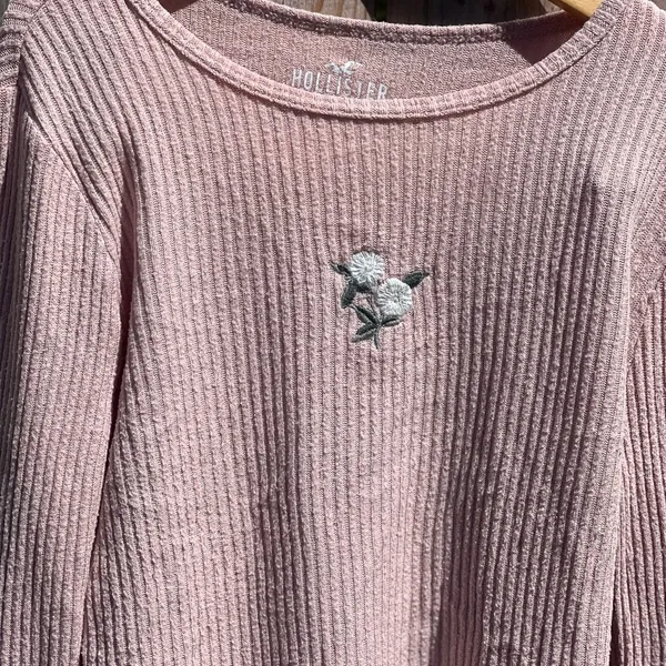 Hollister flowers embroidered cozy baby soft long sleeve tee - Image 5