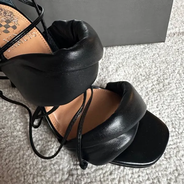 NIB Vince Camuto VC-Andrequa Black Leather Strappy Square Toe Heels - Image 5