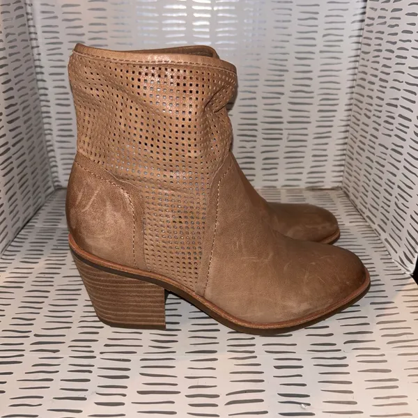 Sofft Chantey Tan Leather Perforated Ankle Boots Womens‎ Size 7M Zip Booties - Image 4