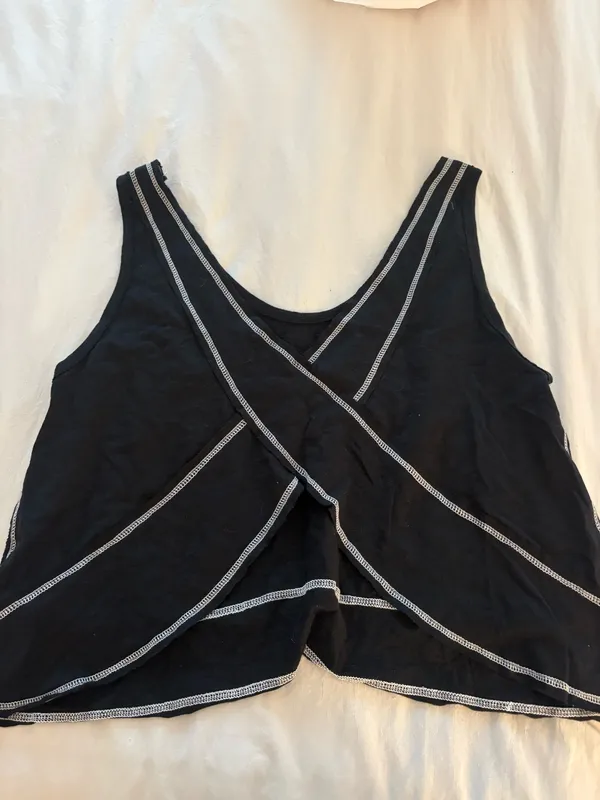 Black flowy tank - Image 2