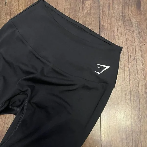 Gymshark Black Cropped Leggings - Image 4