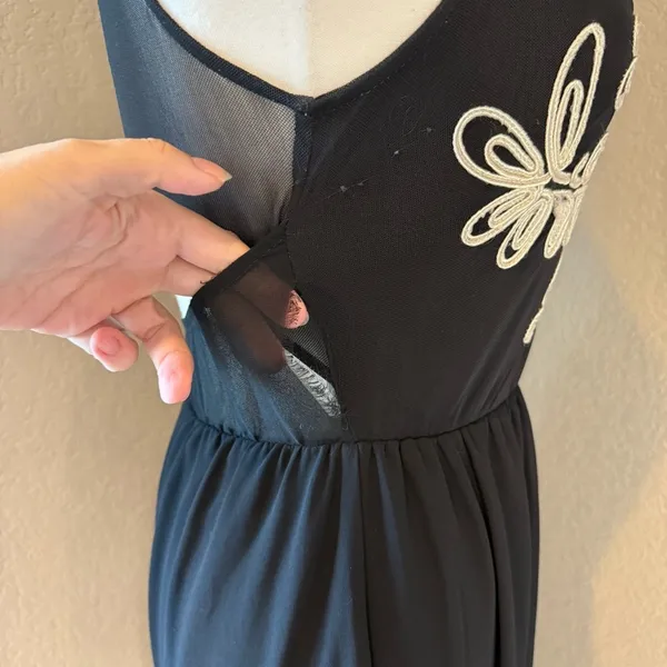 Marineblu Black Maxi Dress with White Embroidery Medium - Image 6