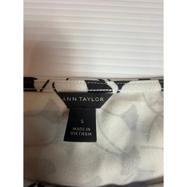 Ann Taylor Black White Ginkgo Leaf Print Ruffle Sleeve‎ Top Blouse Size S - Image 4