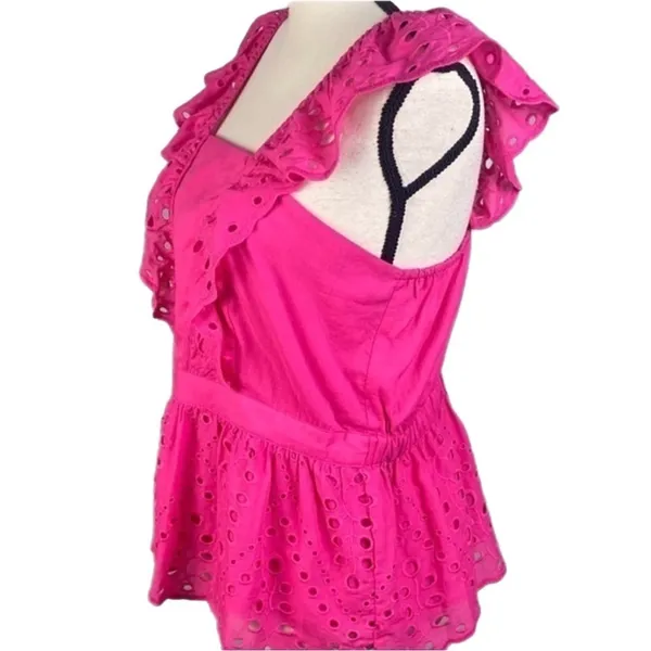 BANANA REPUBLIC FACTORY bright pink eyelet peplum top in size Medium. NWT - Image 4