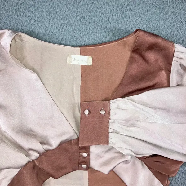 Altar'd State Crop Top Women M Colorblock Satin V-Neck Bishop Sleeve‎ Blush Chic - Image 10