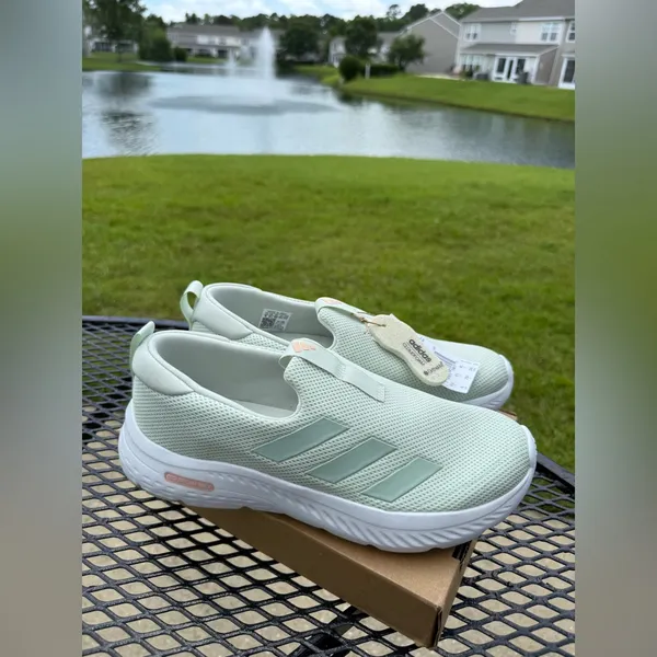 Adidas Women's Mint Green Slip-On Sneakers cloud foam size 8 - Image 3