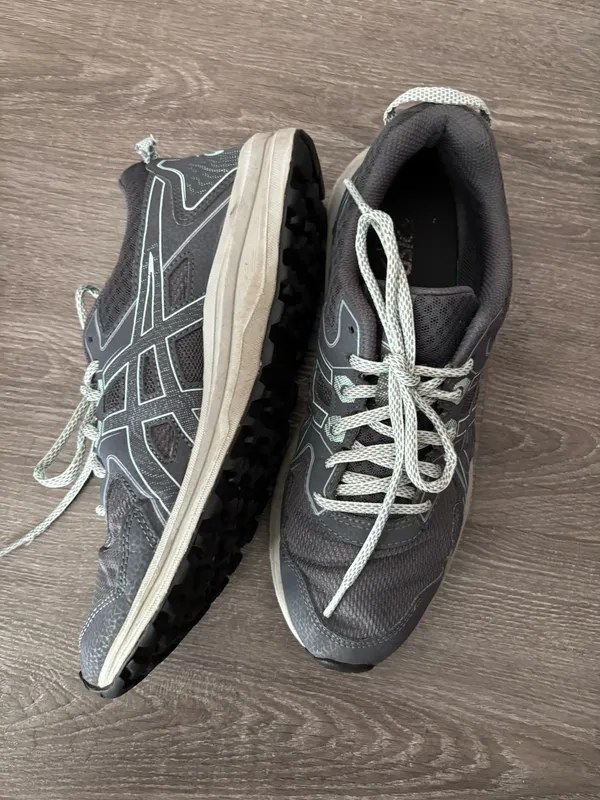 Grey Sneakers Sz.9 running shoes or athletic shoes - Image 3
