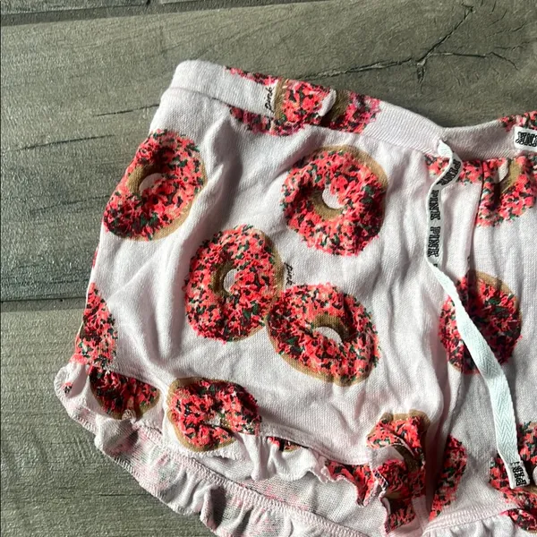 PINK Victoria's Secret Pink and Red Pajama Shorts with Ruffled Hem - Image 3