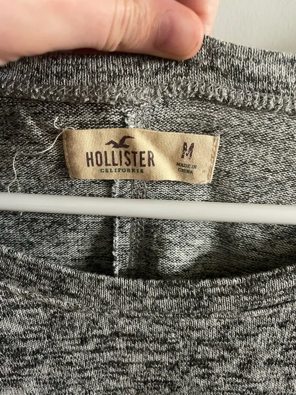 Hollister long sleeve gray top - size medium  - Image 2