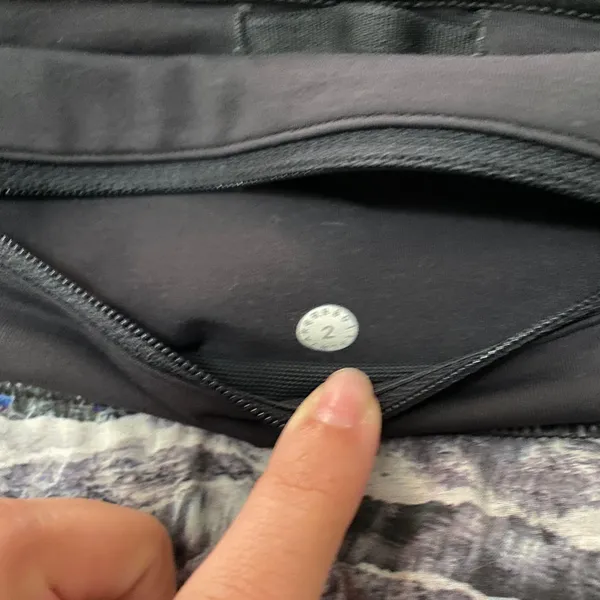 Lululemon Speed Up Shorts 2.5 - Image 4
