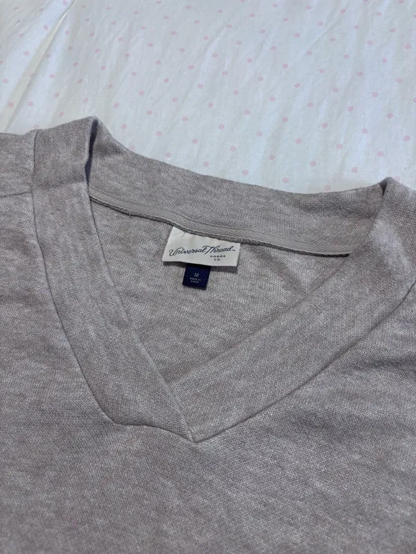 Universal Threads sweater - Image 2