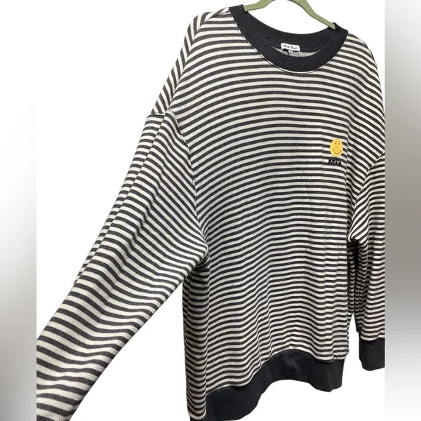 White Birch Smile emoji Crewneck Sweatshirt Charcoal Gray Stripe. Size XL - Image 6