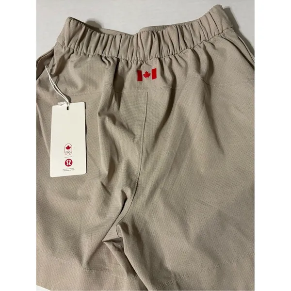 NWT new lululemon woven air HR 6” khaki tan women’s shorts sz 2 Canada Olympics - Image 2