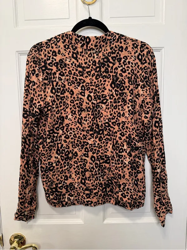 Wilfred Aritzia Leopard Print Button Blouse‎ Black Animal Print Top Size Small - Image 3
