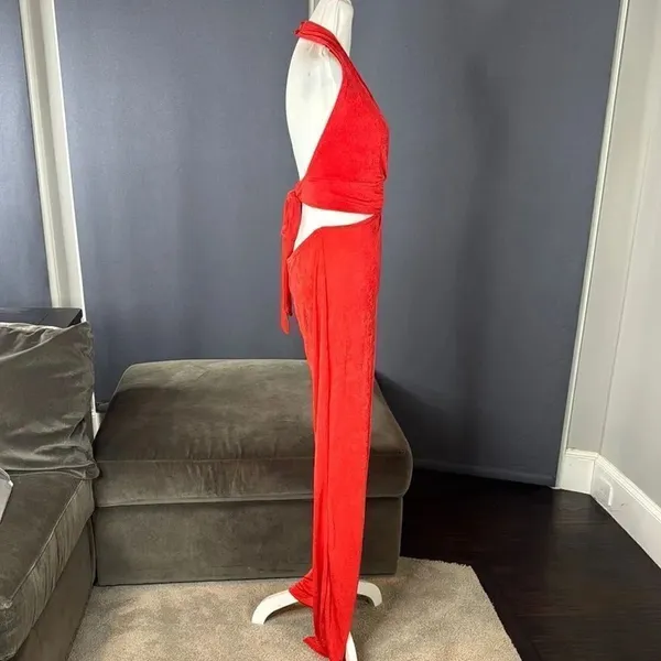 Women’s Red Deep V-Neck Halter Jumpsuit Ring Accent Wide Leg BodyCon Size L NEW - Image 4