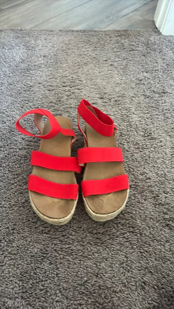 Time and Tru Sandals Platform - Image 3