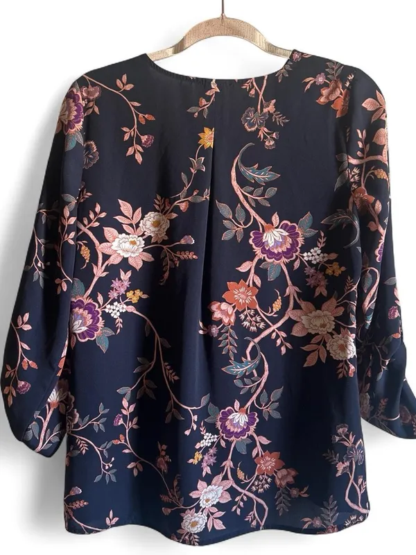 Maurices Navy Floral Blouse with Pink and Purple Accents size small - Image 4