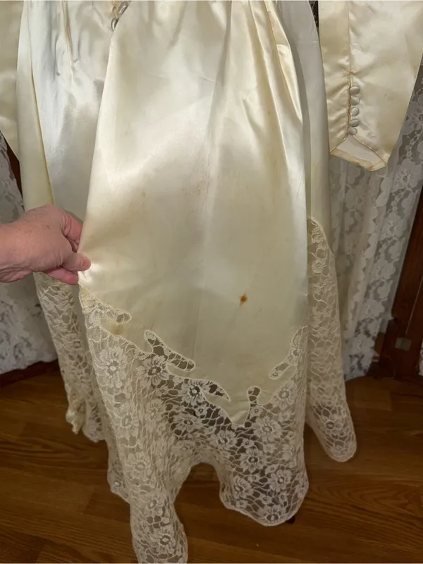 Beautiful Vintage 1940s/50s Liquid Satin Tea Length Wedding Gown - Image 8