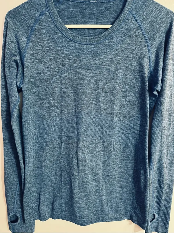 lululemon athletica Women's Heathered Blue Long-Sleeve Tee Size 8 - Image 6