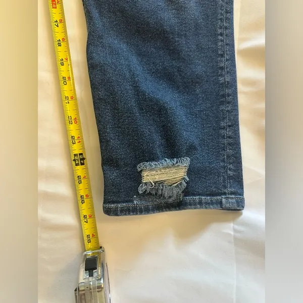 Kancan women’s size 32/27 distress hem and waist line denim jeans - Image 5