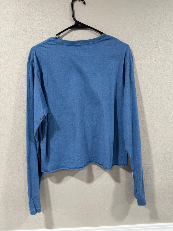 Vineyard Vines Classic Logo Tee in Dusty Blue Cropped - Image 3