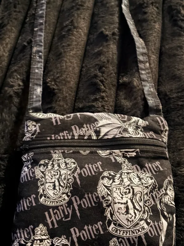 Handmade Gryffindor Crest Black Messenger Crossbody Bag - Image 2