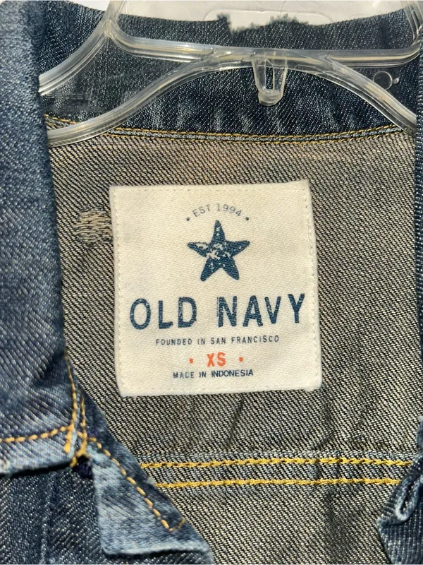 Old Navy Women's Washed Blue Denim Jacket - Image 2