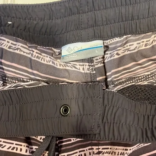 Columbia amberley stream striped cargo shorts - Image 2