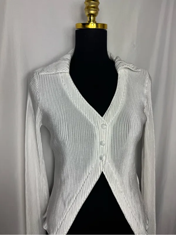 Women’s Ribbed V-Neck Button-Front Top Y2K style White festival Small NWOT - Image 4