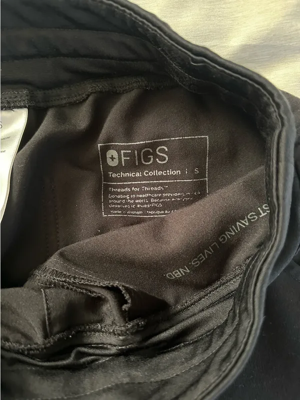 Black FIGS Scrub Pants Jogger High-Waisted - Image 2