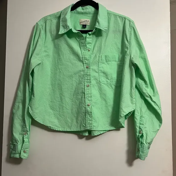 Universal Threads Light‎ Green Button-Down Cropped Shirt - Size Large - Image 2