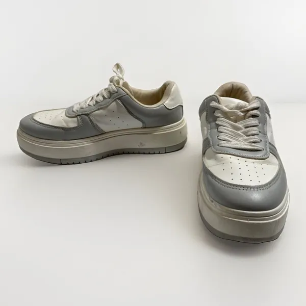 Madden Girl Natlie Sneakers Womens Size 7M White Grey Preowned - Image 2